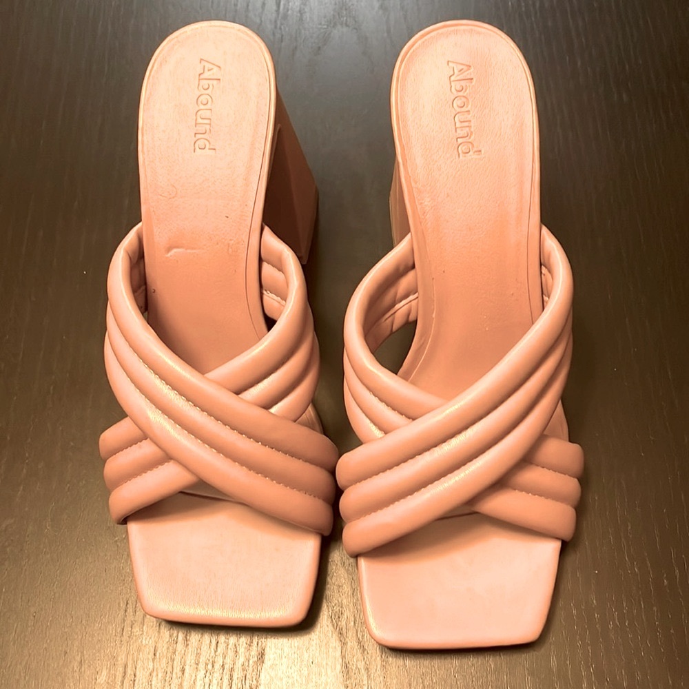NWOT Abound Criss Cross Chunky Heels - Women 10 - Tan